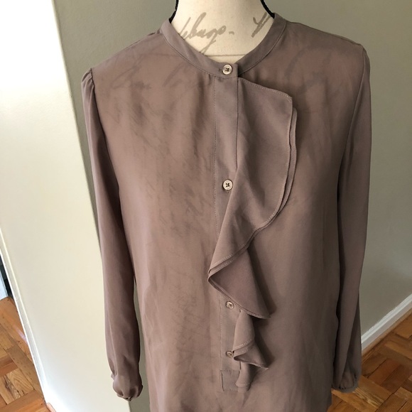 Classic Ellen Tracey Beige Blouse Size S - Picture 1 of 8